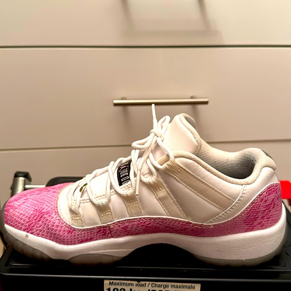 Jordan 11 Retro Low Pink Snakeskin W